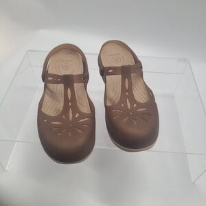 Crocs Carlie Cutout Clog in a brown/bronze colorway, T-strap Mary Jane US Sz 7